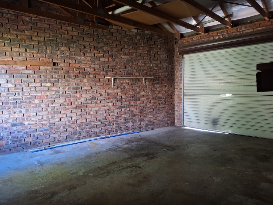 To Let 4 Bedroom Property for Rent in Strelitzia Park Eastern Cape